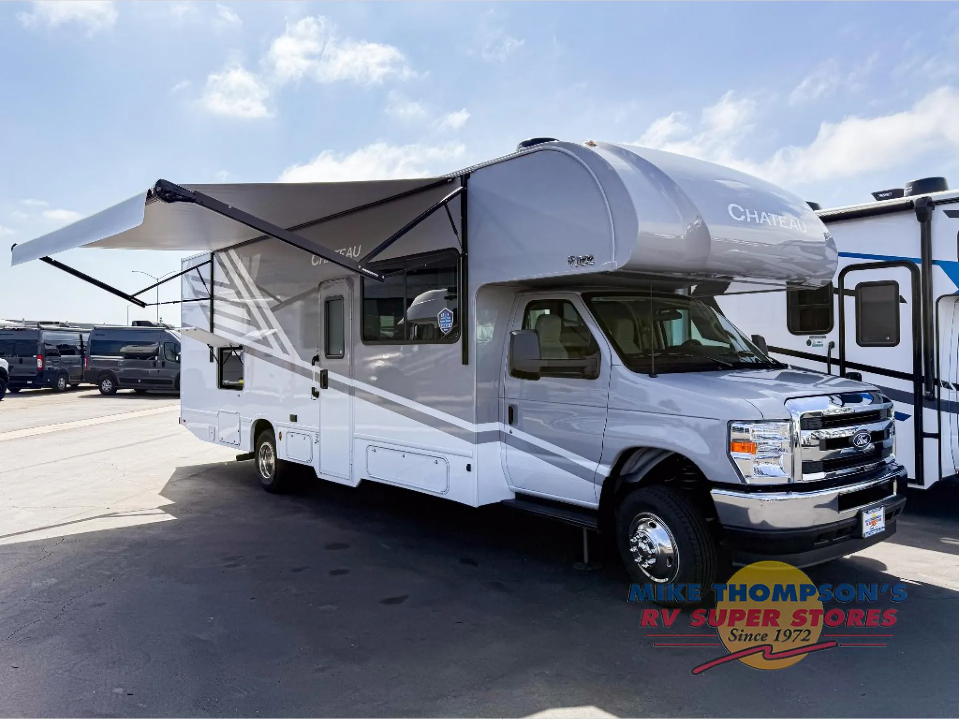 2026 Thor Motor Coach Chateau 29K - Photo 2