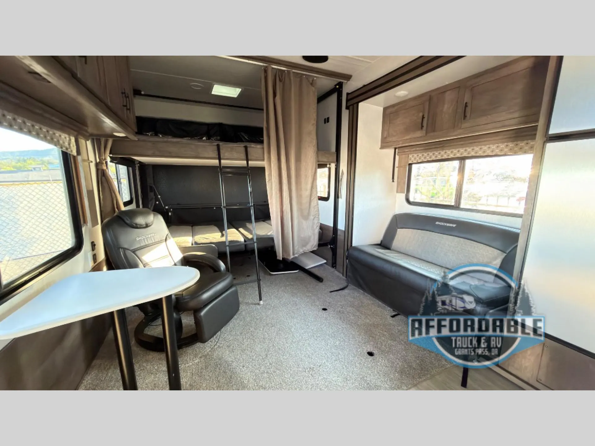 2022 Forest River Shockwave 30FKGDX — Photo 7