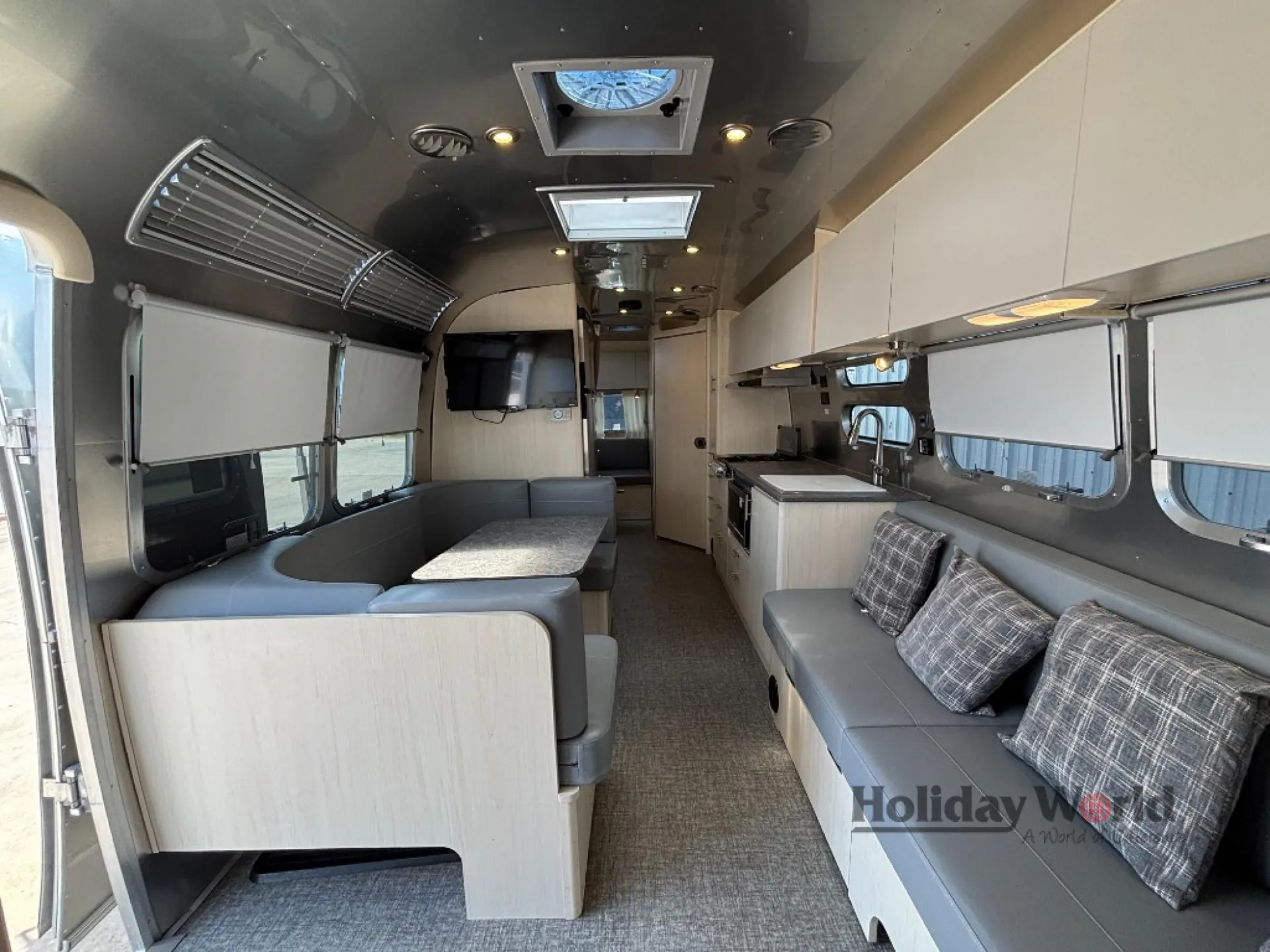 2023 Airstream Flying Cloud 30FB Office - Photo 4