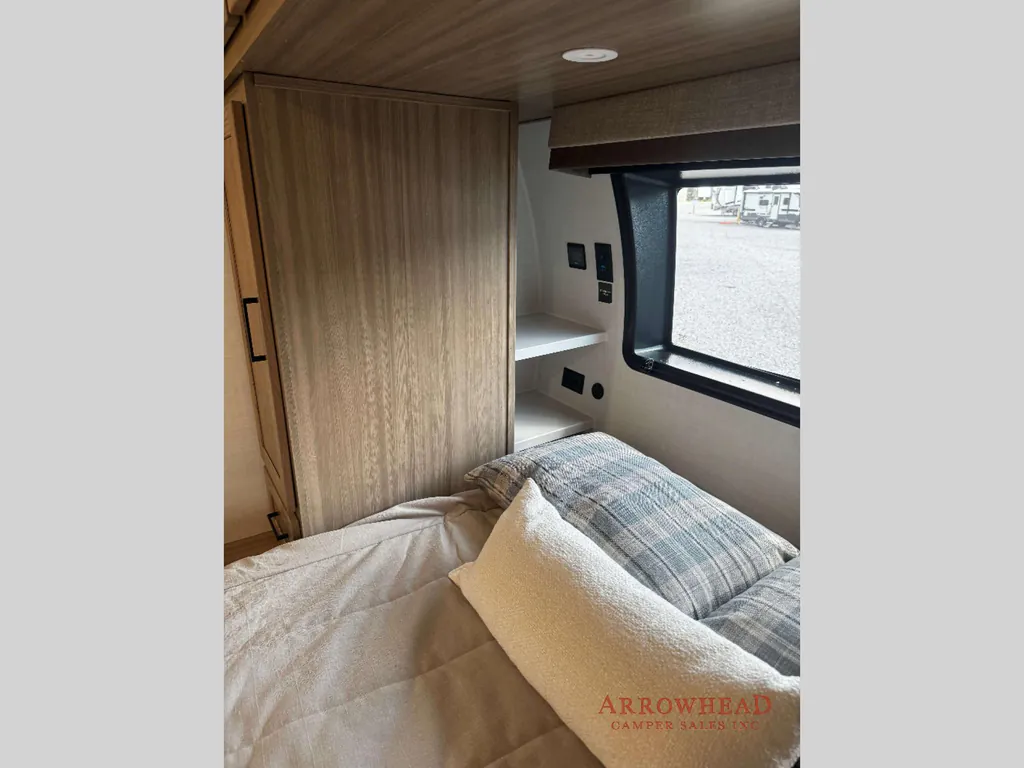 2027 Forest River Rockwood Ultra Lite 2921RL, Photos photo 40