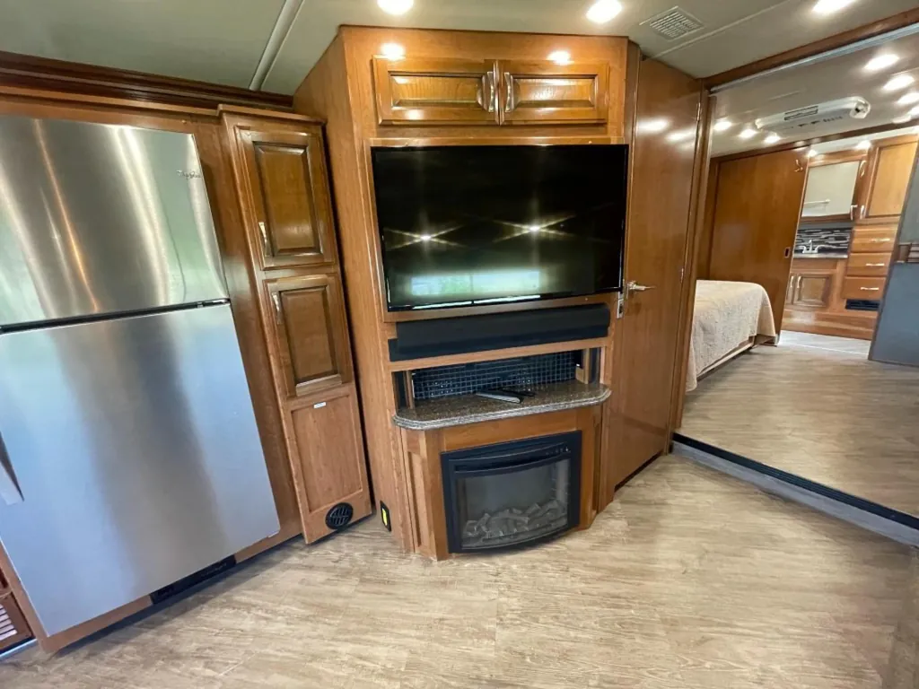 2018 Fleetwood Pace Arrow LXE 38K, Photos photo 2