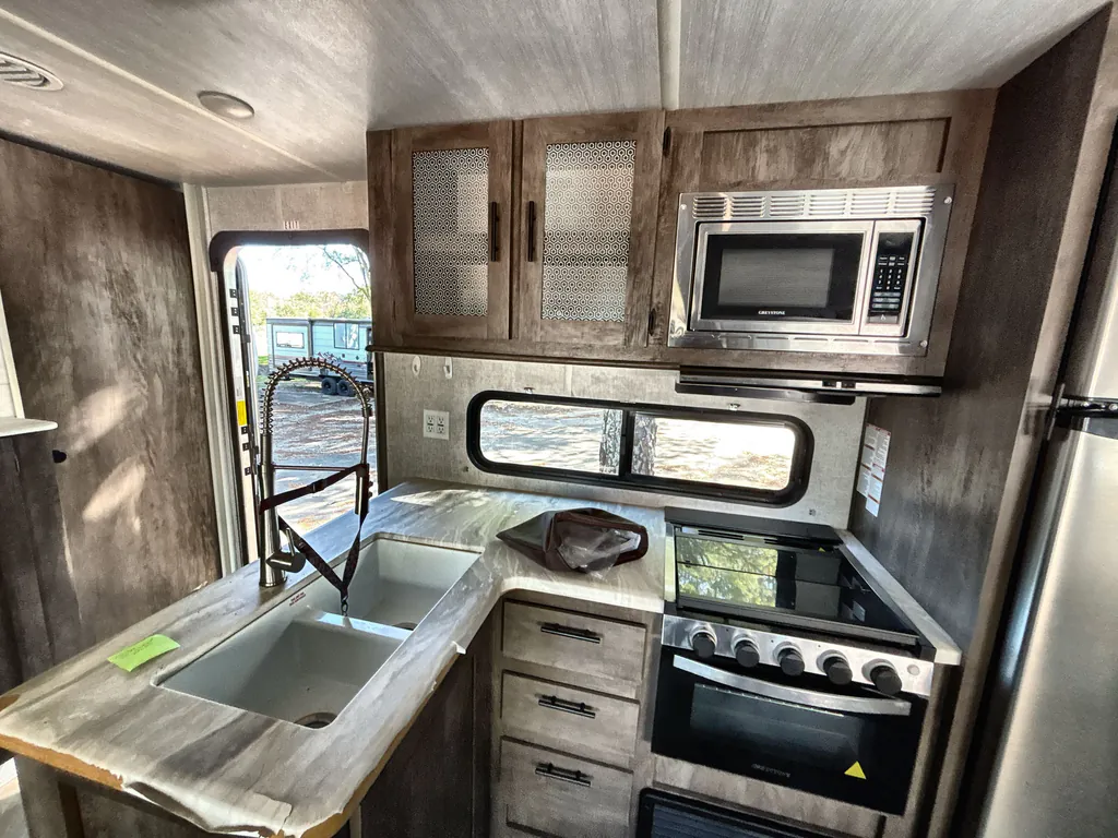 2021 Forest River Wildwood 31KQBTS, Photos photo 12