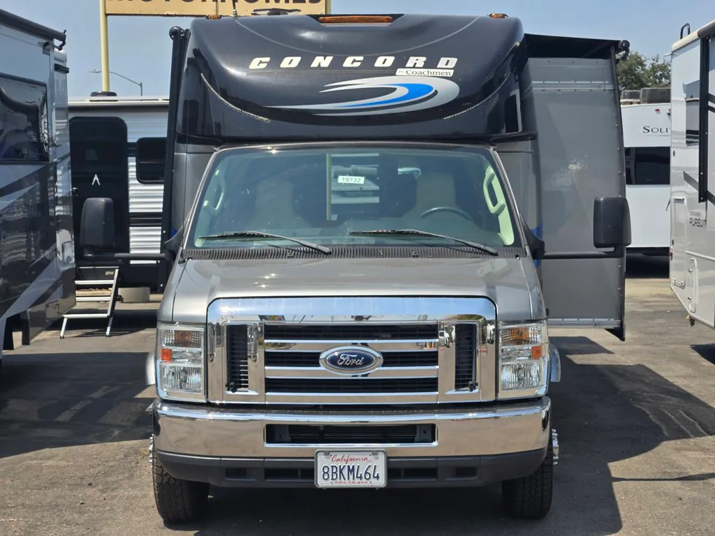 2017 Coachmen Concord 300DS - Photo 3