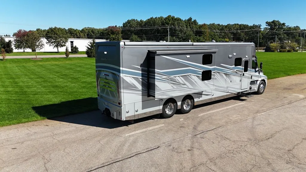 2024 Renegade RV XL X45BBC - Photo 4