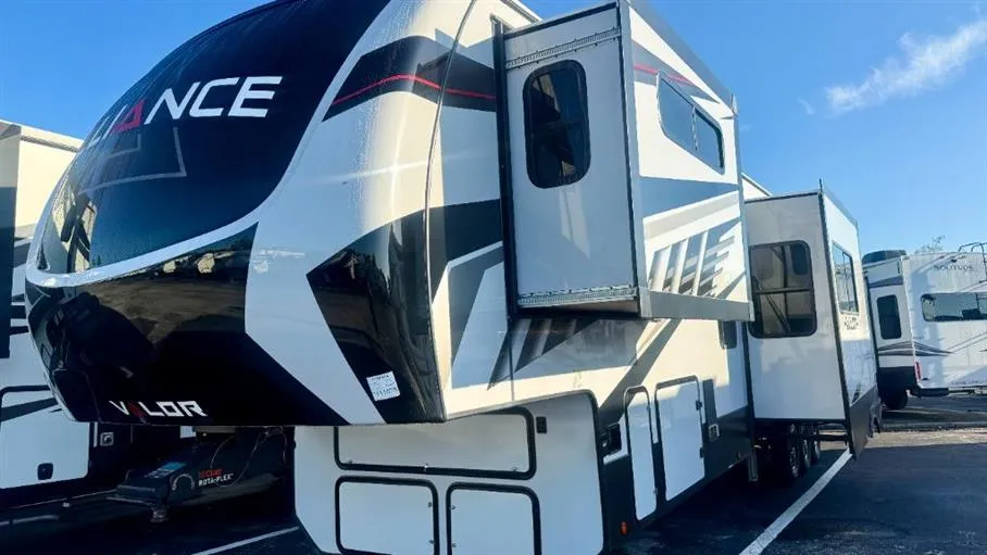 2023 Alliance RV Valor 40V13 - Photo 4