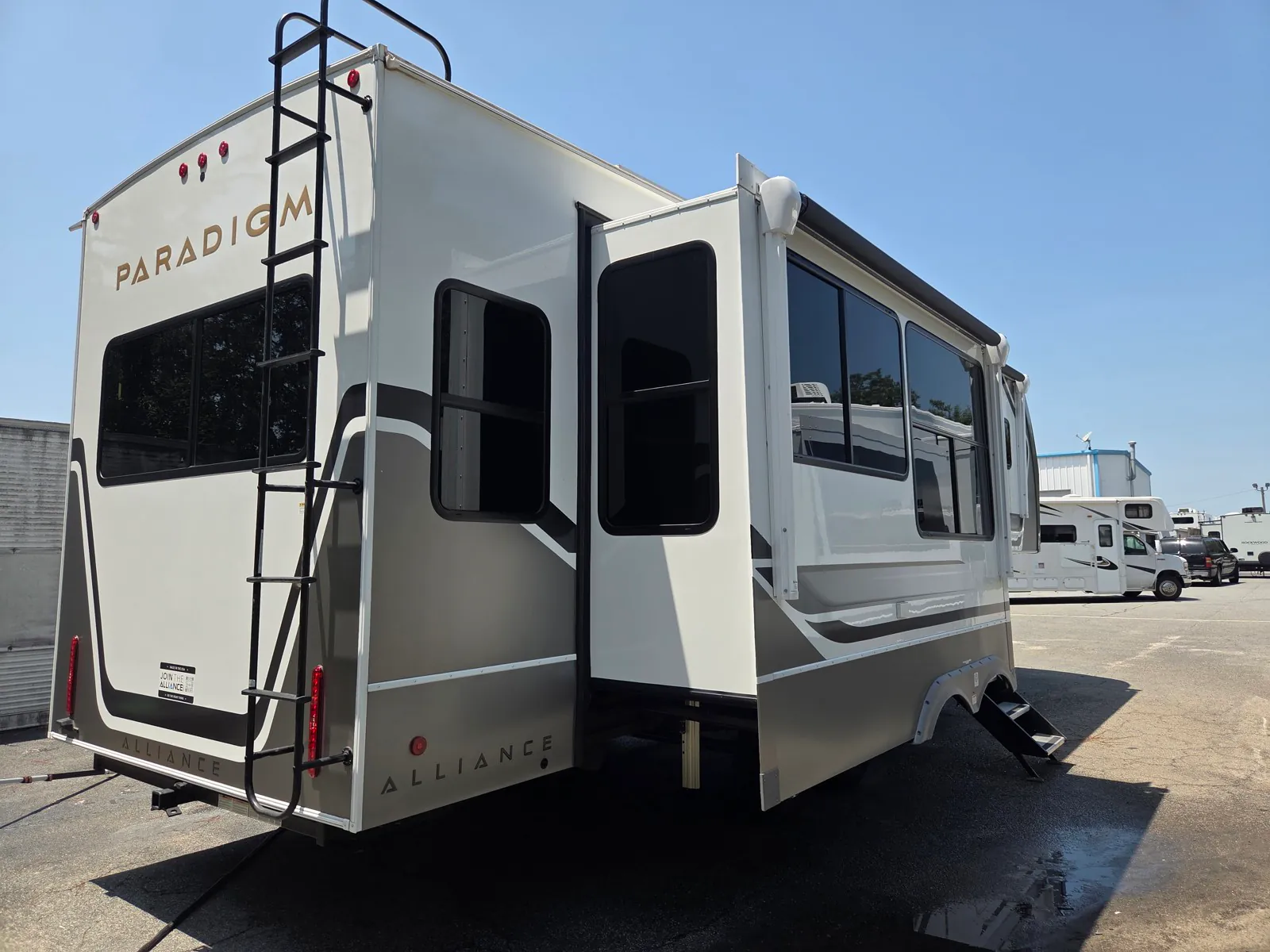 2025 Alliance RV Paradigm 295MK dealer photo 2 from A & L RV Sales