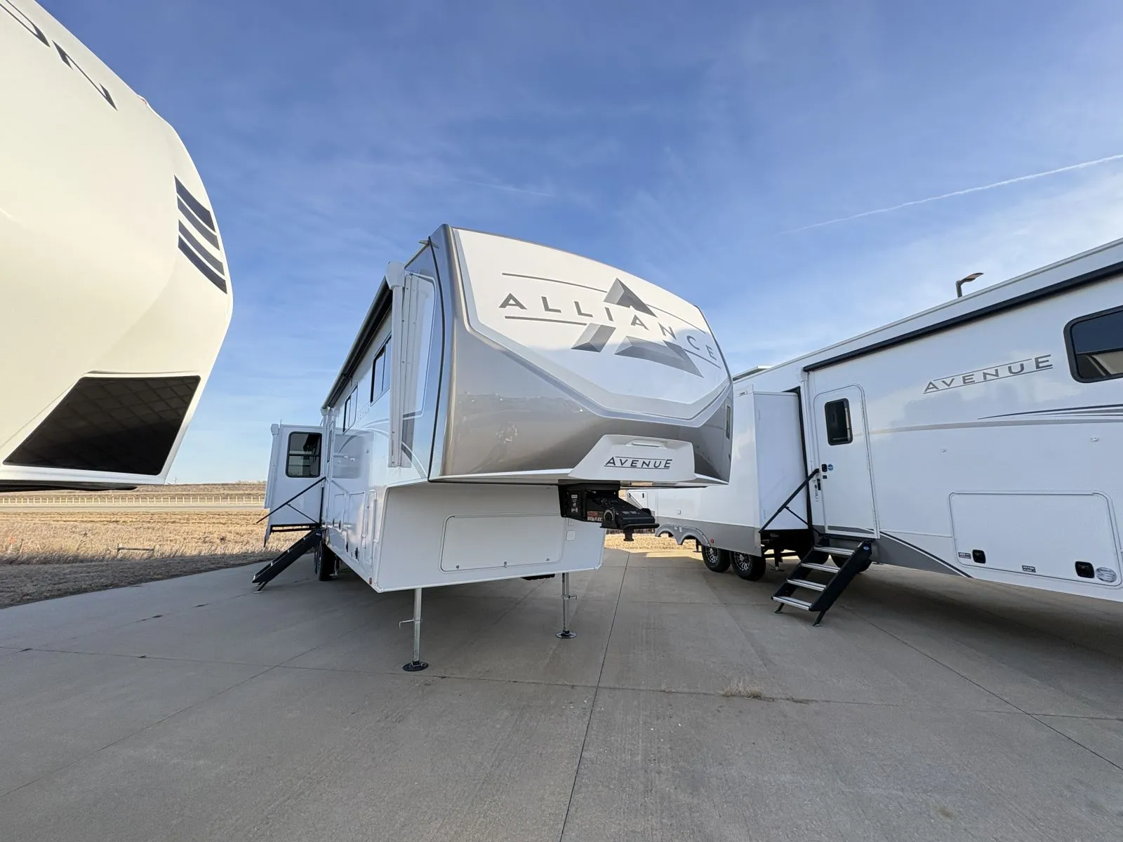 2026 Alliance RV Avenue 39MBR - Photo 2