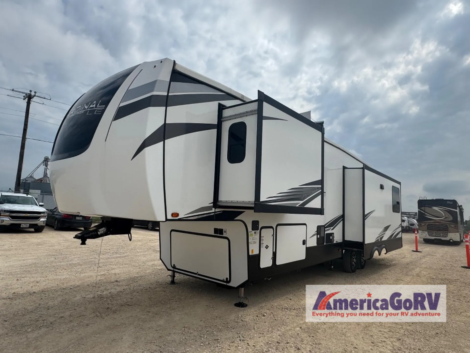2022 Forest River Cardinal Limited 366DVLE - Photo 3
