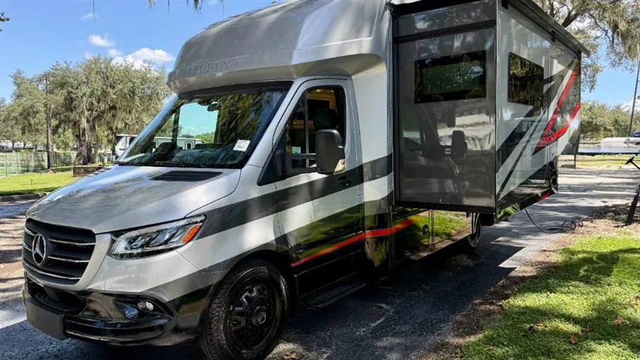 2027 Tiffin Wayfarer 25 PW, Photos photo 3