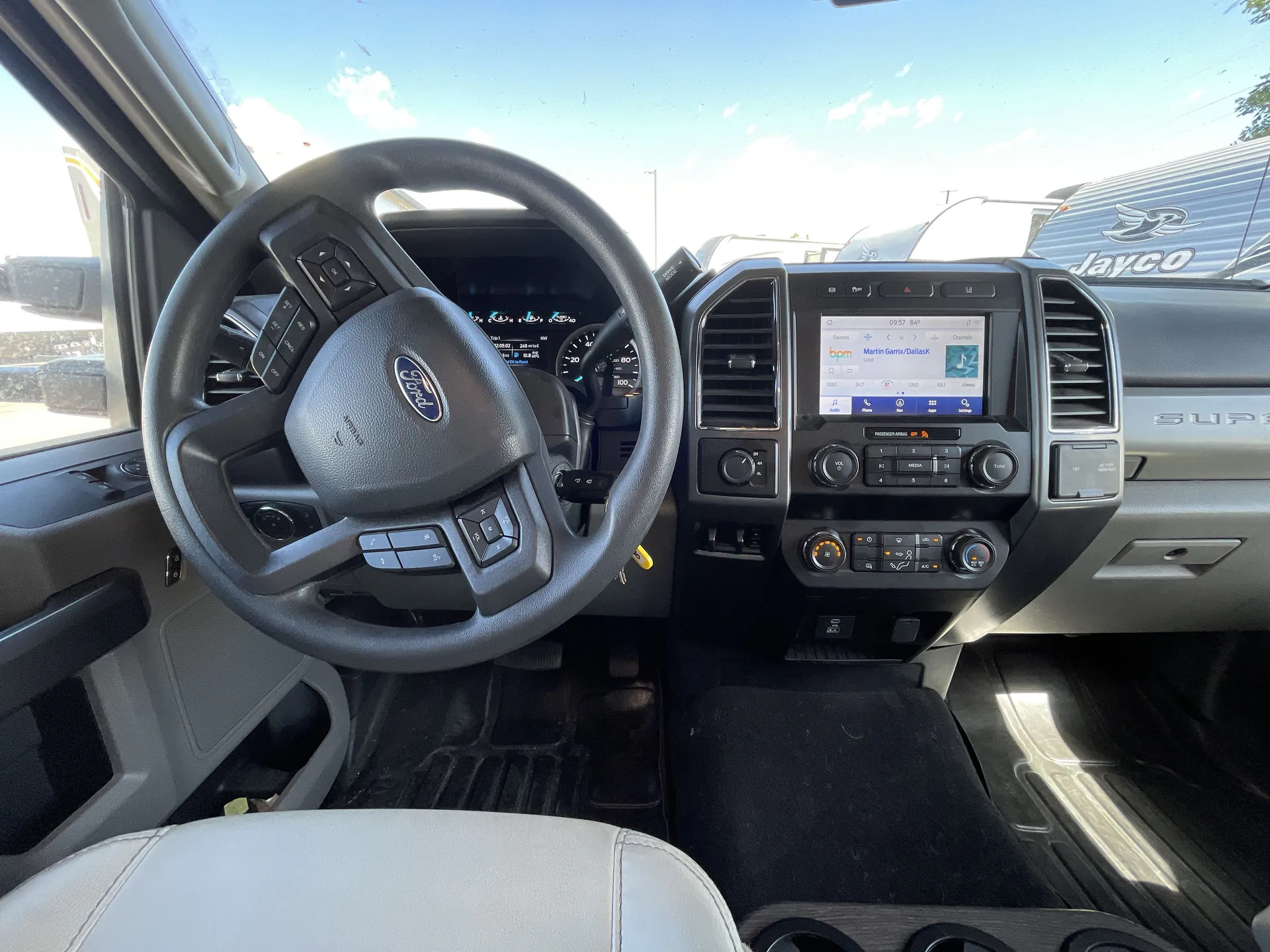 2022 Thor Motor Coach Omni RS36 — living area main