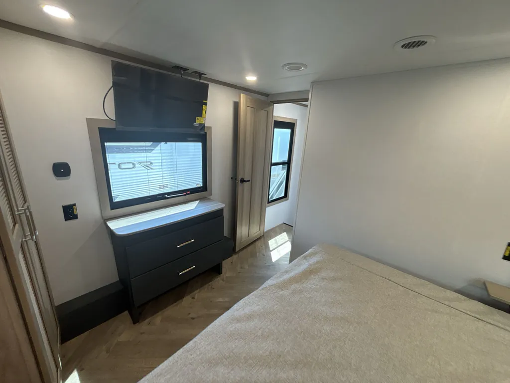 2025 Keystone Raptor 415, Photos photo 18