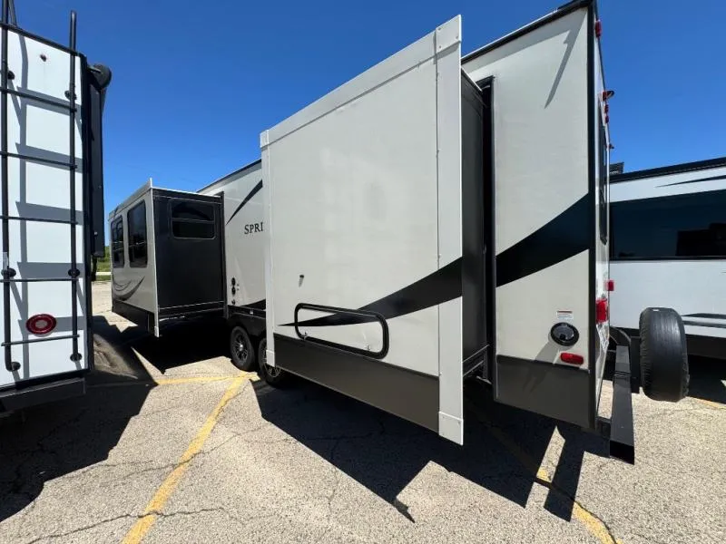 2017 Keystone RV Sprinter Campfire Edition 29FK - Photo 3