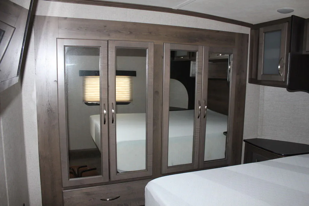 2019 Dutchmen Voltage Triton 3551, Photos photo 20
