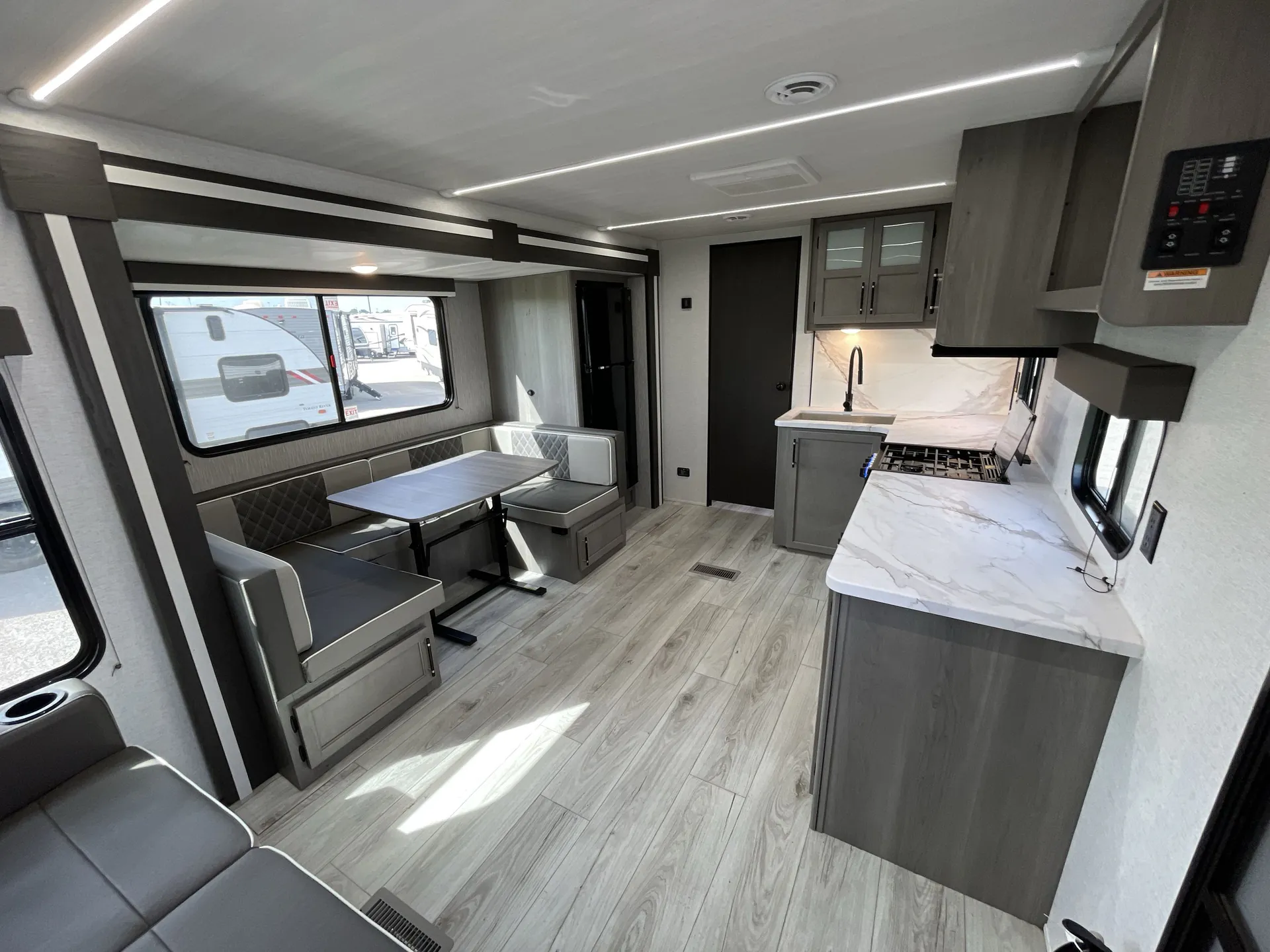 2025 Keystone Hideout East 28BUS — living area main