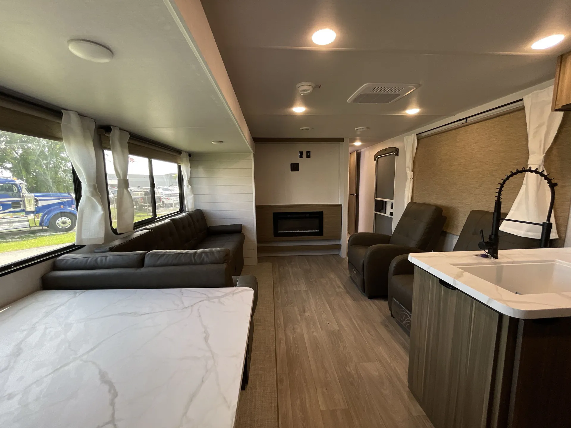 2027 Forest River Salem 27RK — living area main