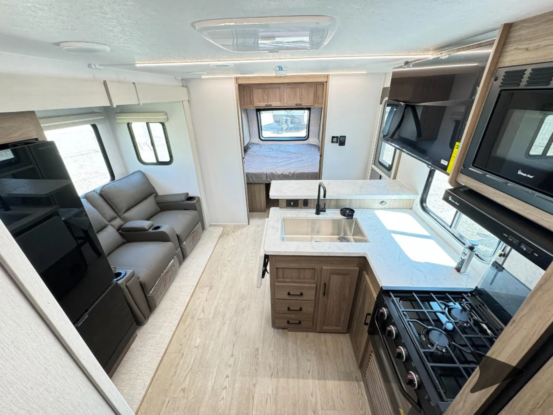 2026 Coachmen Freedom Express Ultra Lite 271BHE - Photo 3