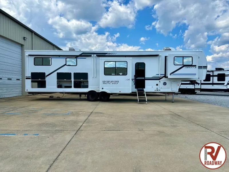 2026 Forest River Cherokee Arctic Wolf 3950SUITE - Photo 4