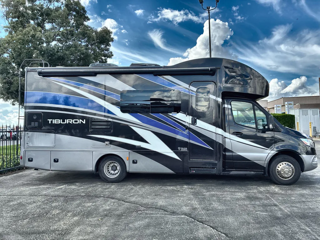 2020 Thor Motor Coach Tiburon 24FB, Photos photo 10