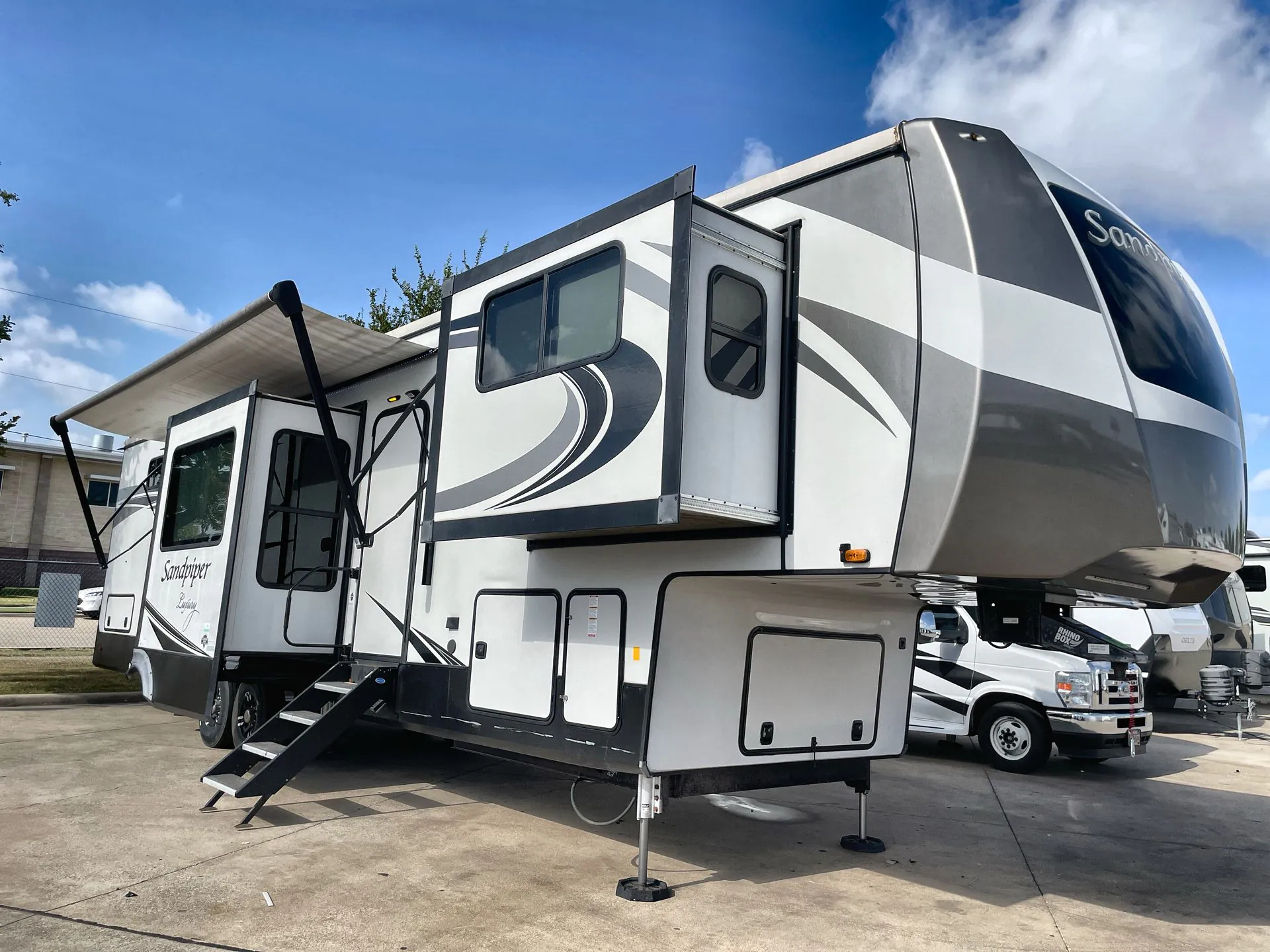 2022 Forest River Sandpiper 391FLRB - Photo 2