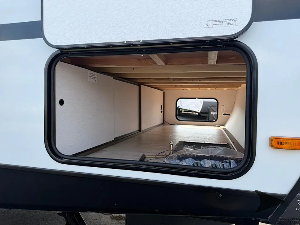 2027 Coachmen Freedom Express Select 29SE, Photos photo 14