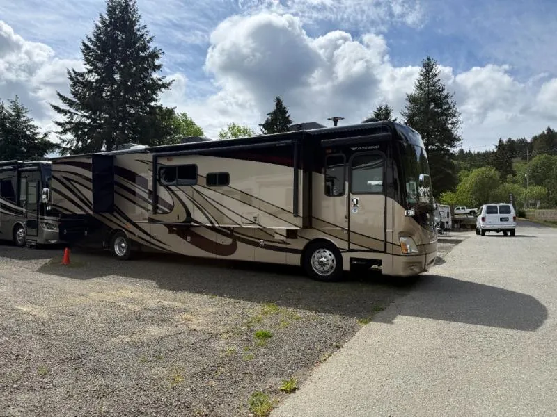 2014 Fleetwood RV Discovery 40X - Photo 3