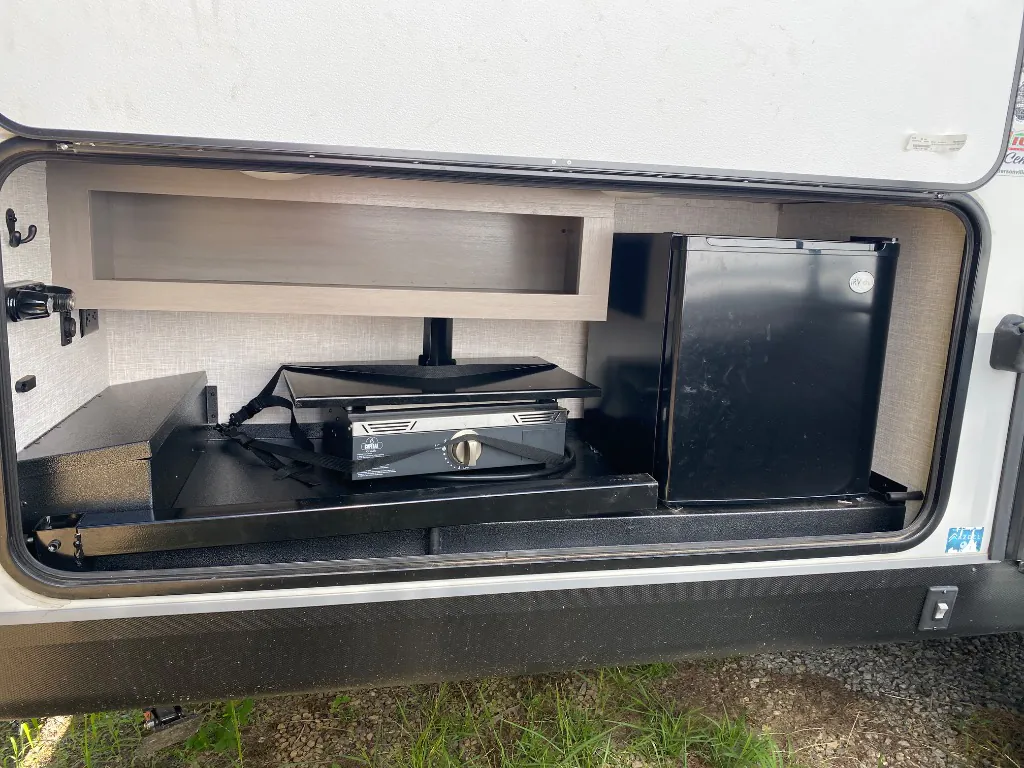 2024 Jayco Jay Feather 24BH - Photo 3