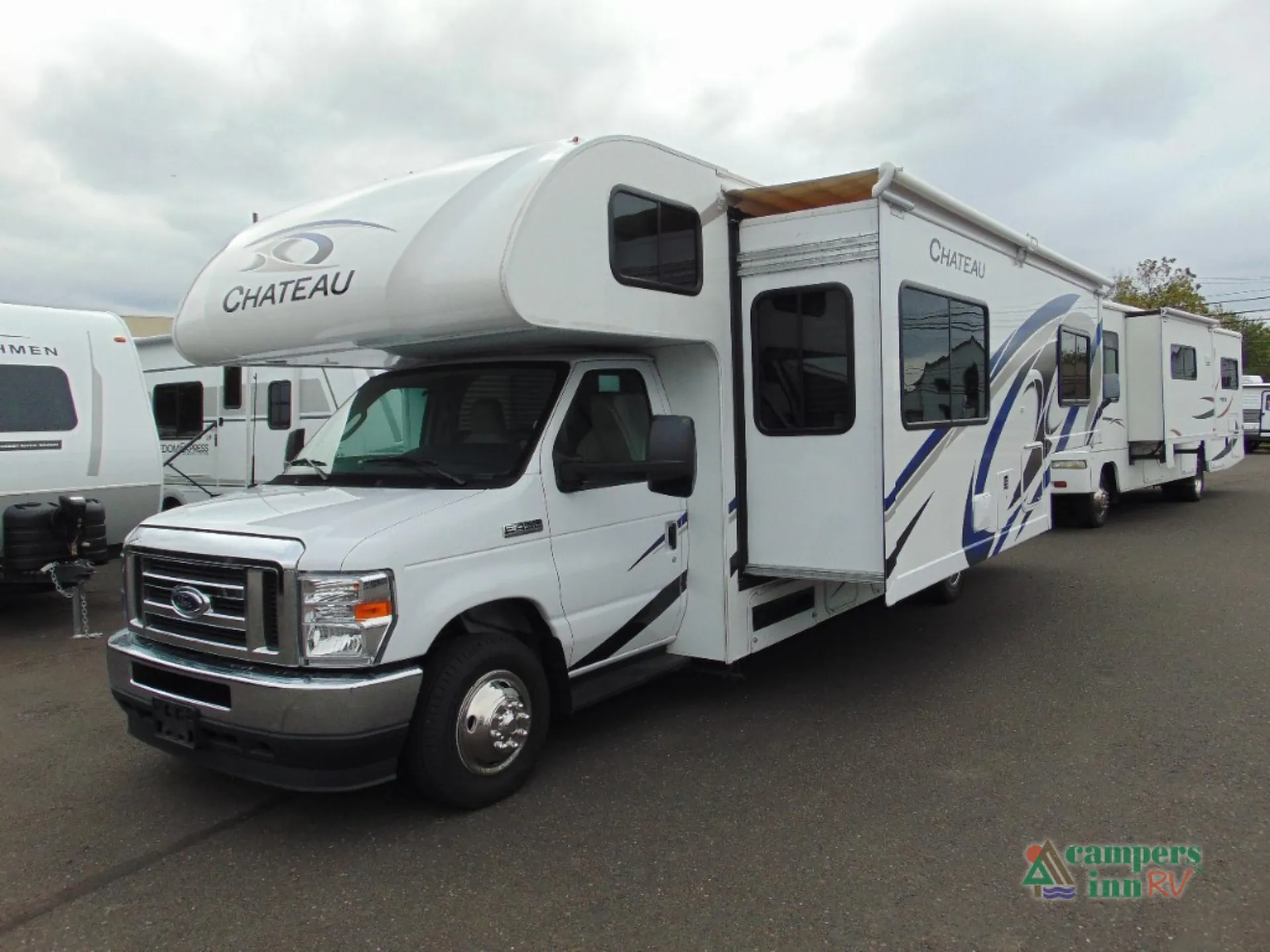 2023 Thor Motor Coach Chateau 27R - Photo 3