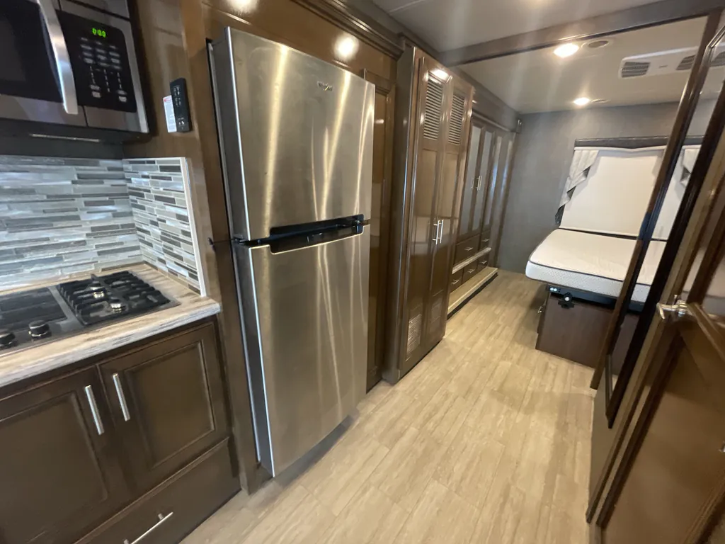 2020 Thor Motor Coach Challenger 35MQ, Photos photo 8
