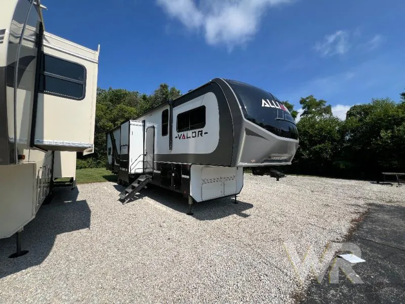 2024 Alliance RV Valor 40V13 - Photo 2