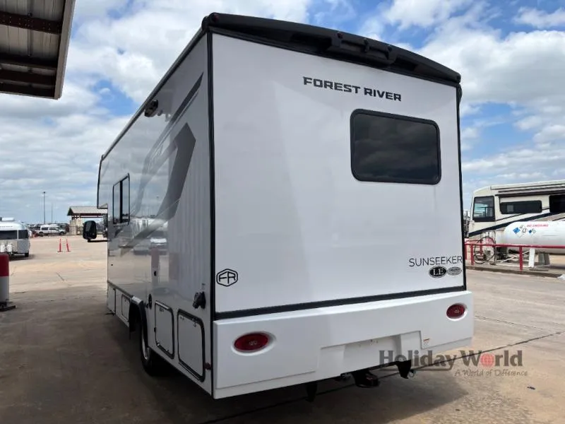 2026 Forest River Sunseeker LE 2350LE CHEVY - Photo 4