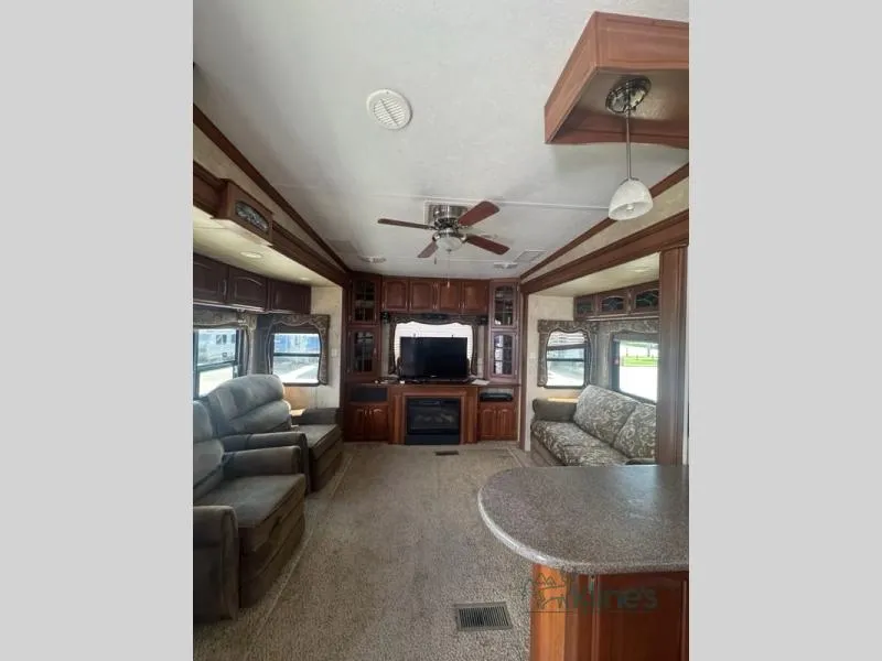 2011 Keystone RV Alpine 3500RE - Photo 3