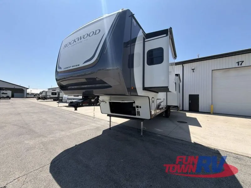 2026 Forest River Rockwood Signature 404SRK - Photo 4