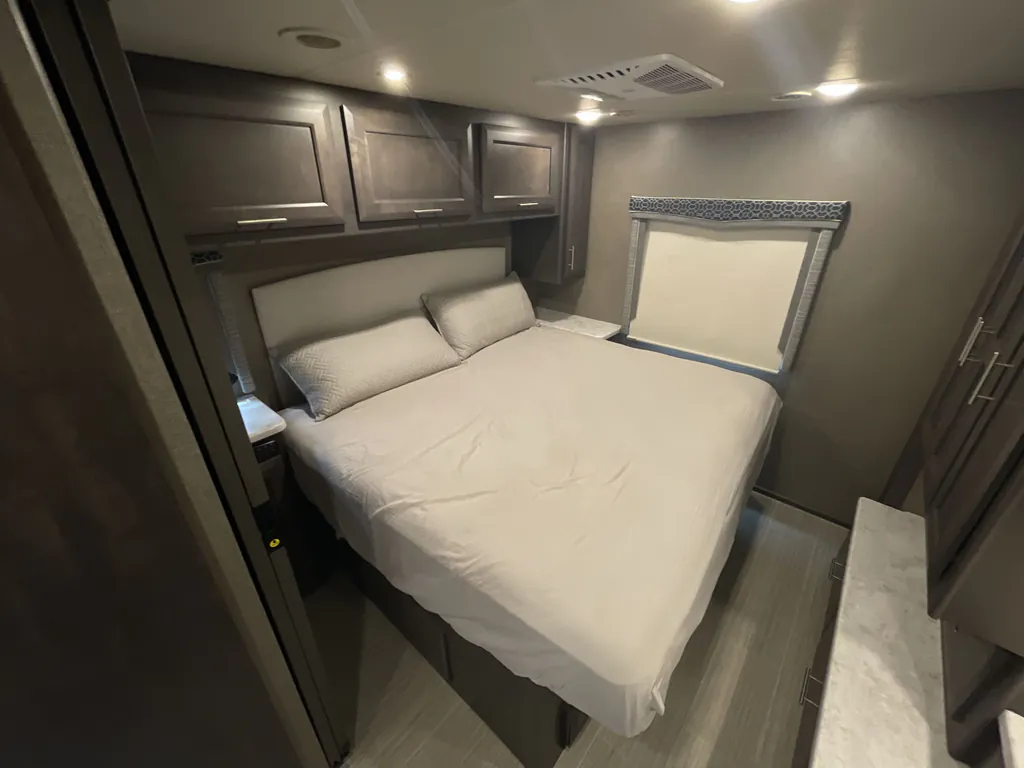 2022 Thor Motor Coach Magnitude RS36, Photos photo 14