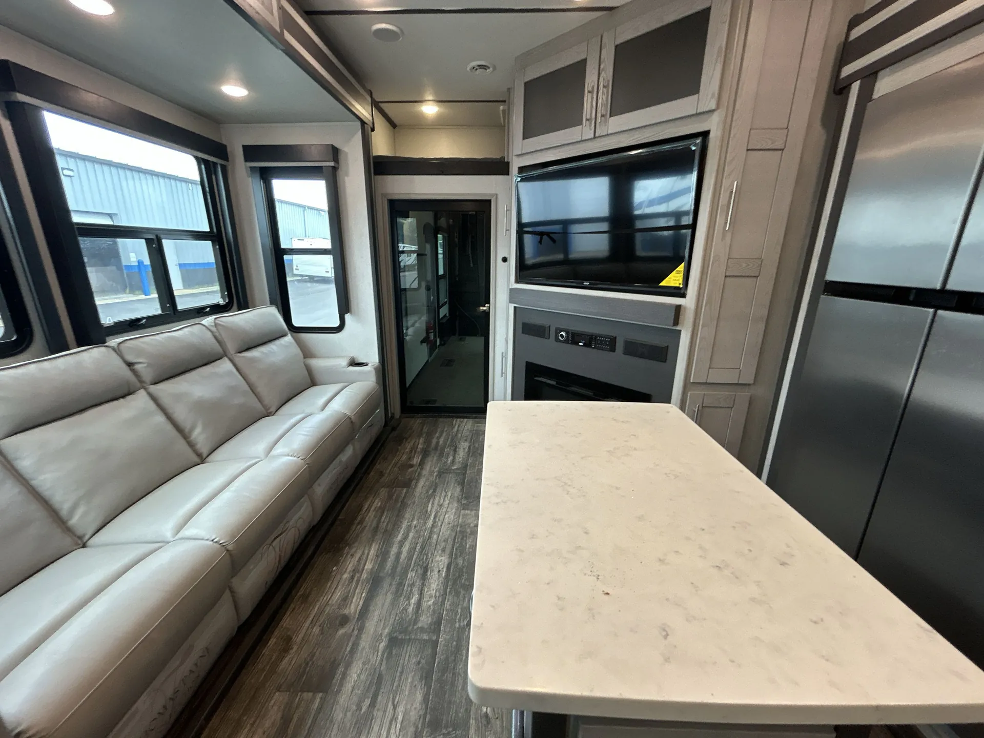 2021 Keystone Fuzion 419 — living area main