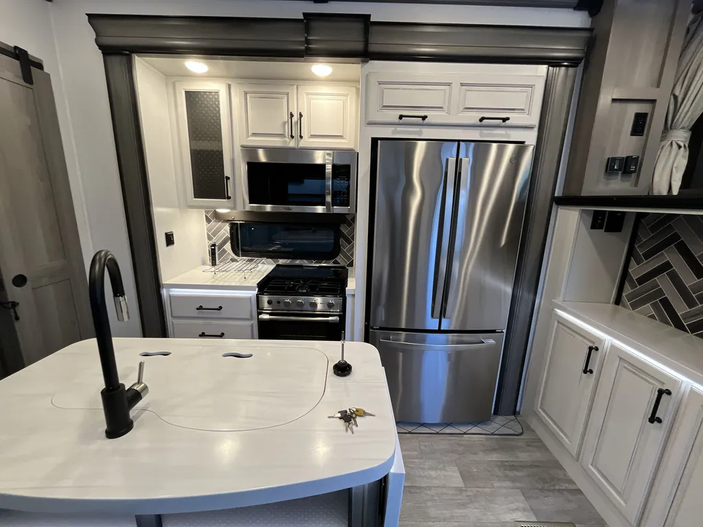 2022 Keystone Montana 3763BP, Photos photo 14