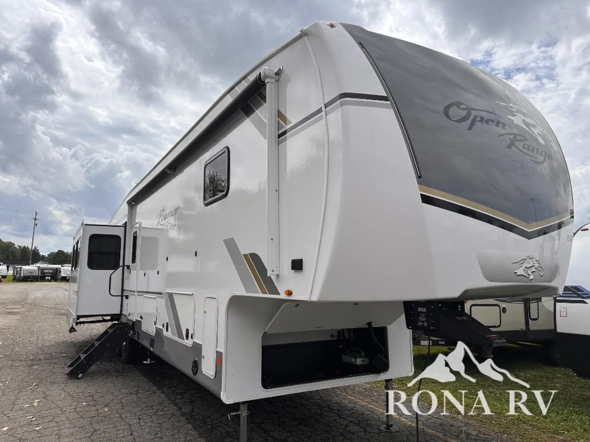 2027 Highland Ridge Roamer 35MRQS - Photo 2