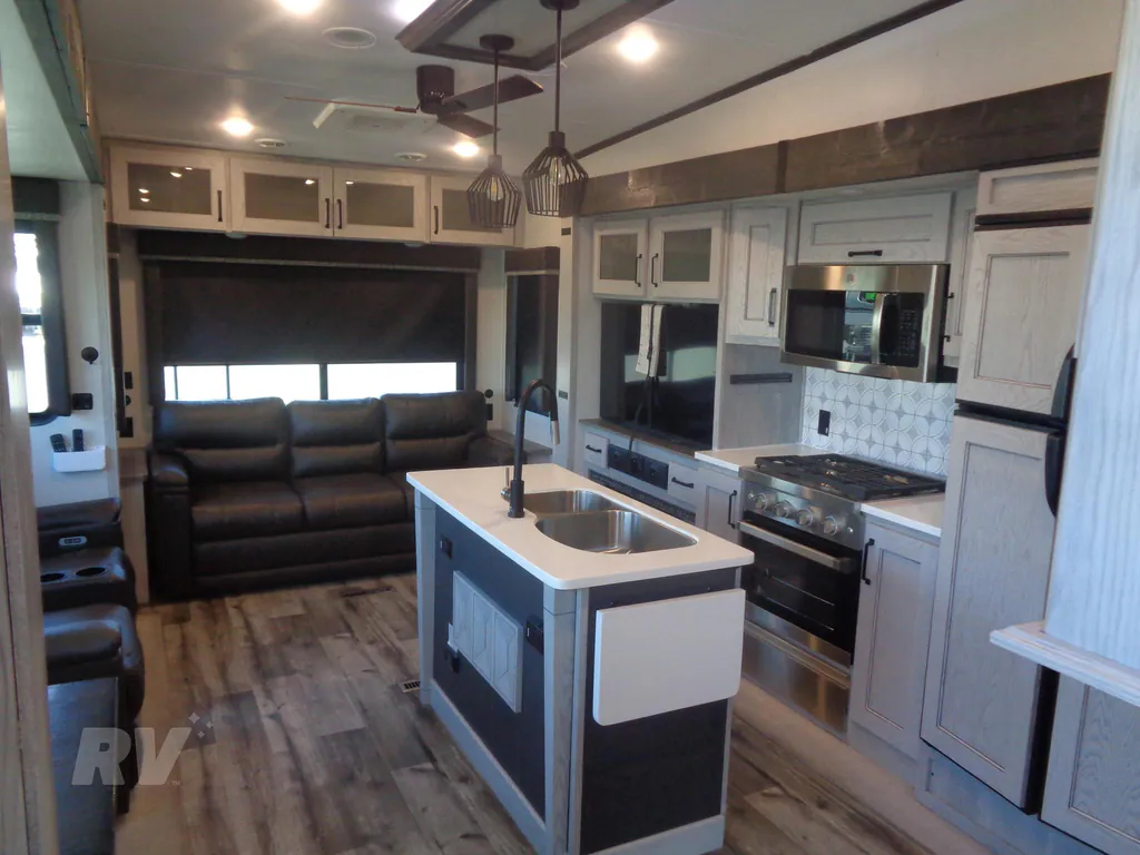 2023 Keystone Montana High Country 385BR, Photos photo 3