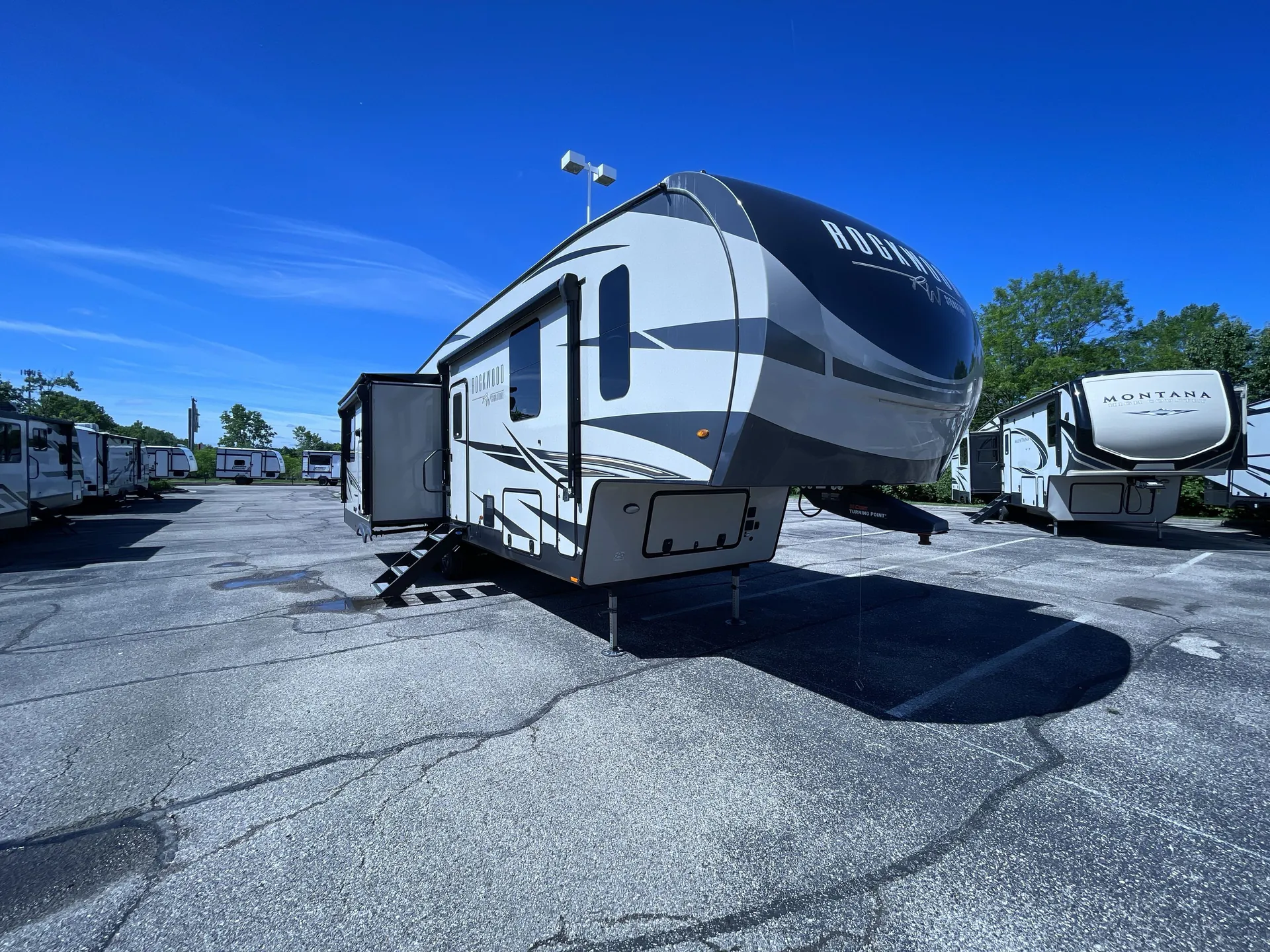 2022 Forest River Rockwood Signature Ultra Lite 8291RK - Photo 2