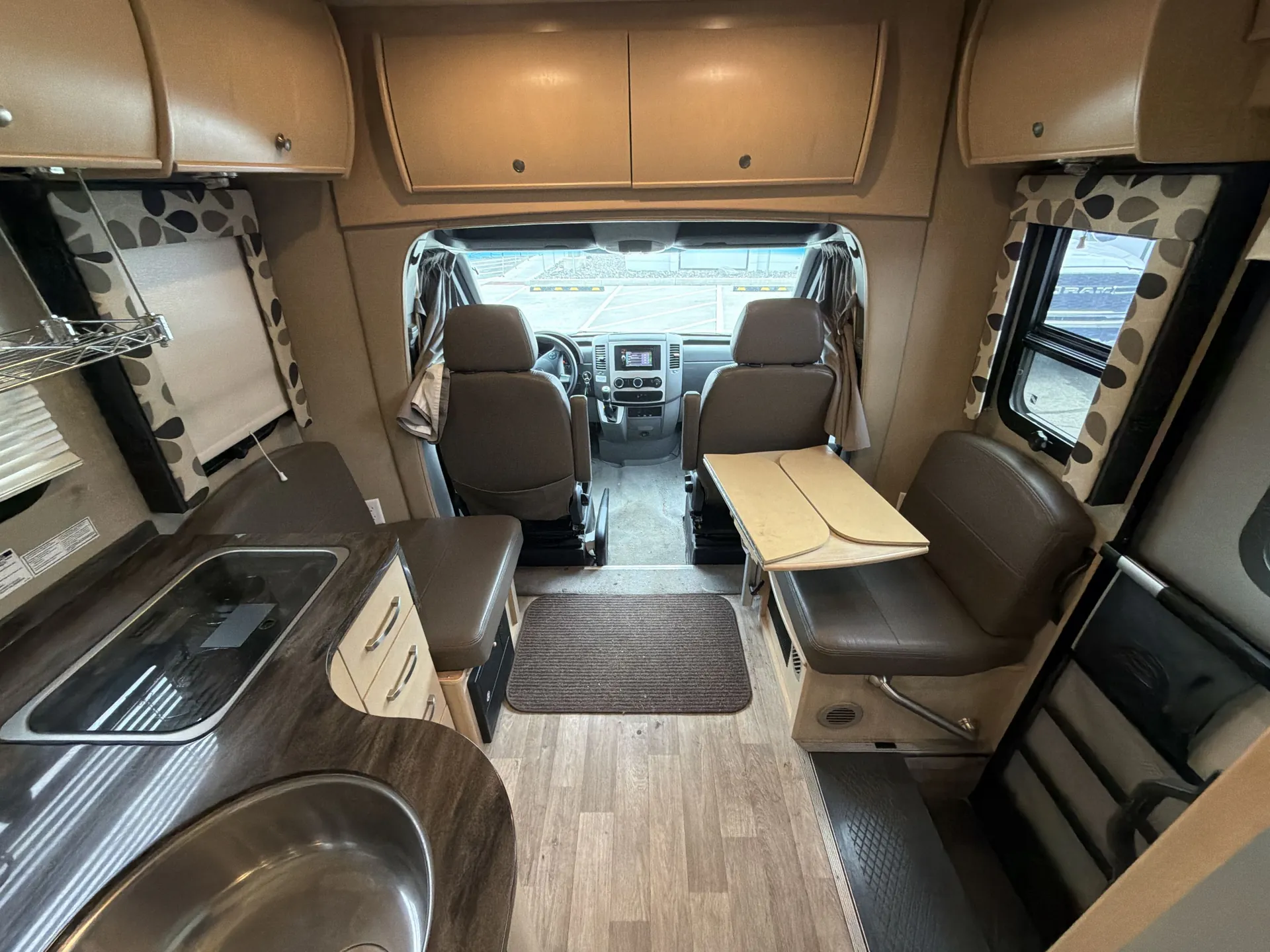 2014 Leisure Travel Unity U24IB — living area main