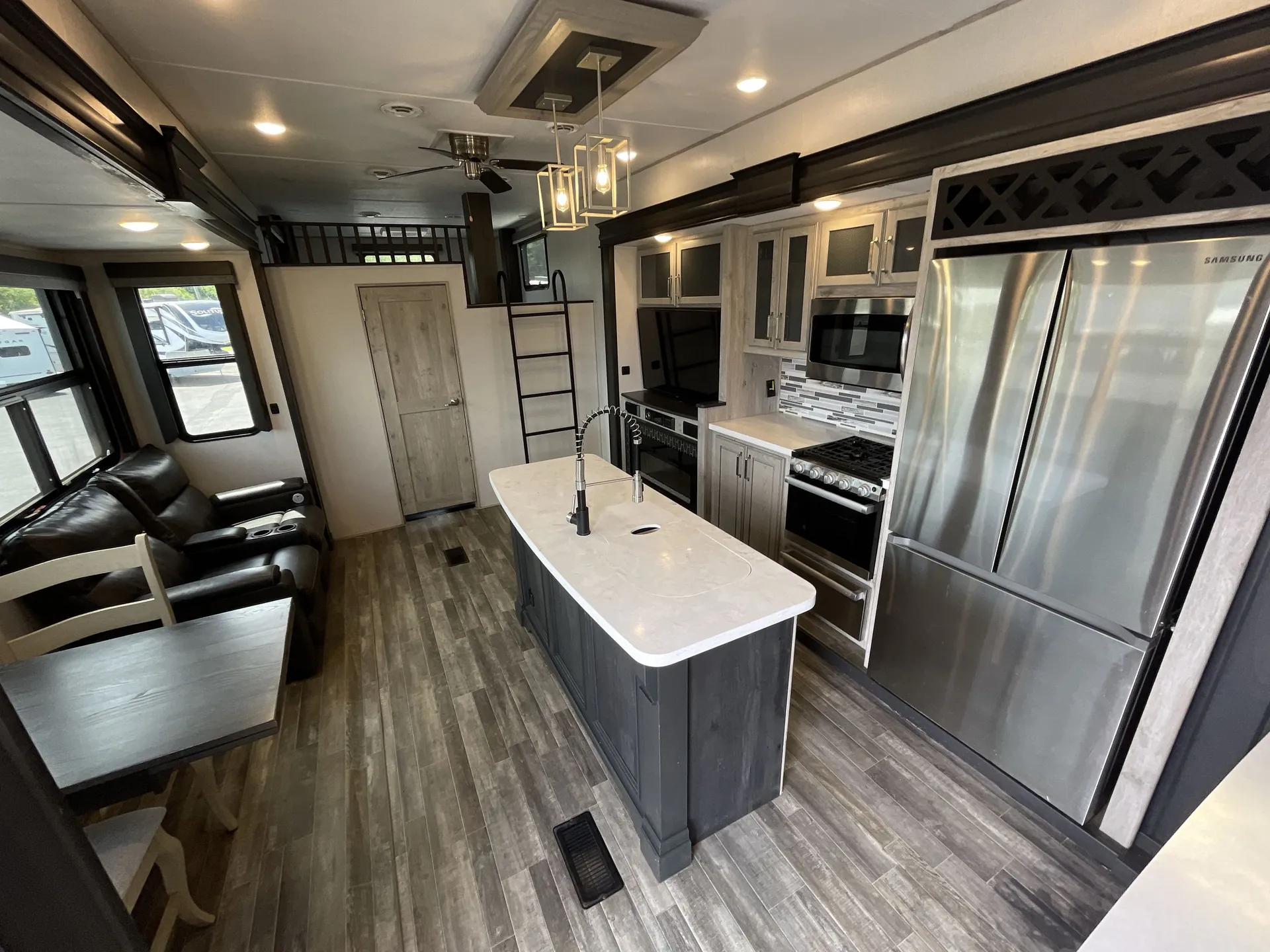 2023 Keystone Avalanche 390DS — living area main