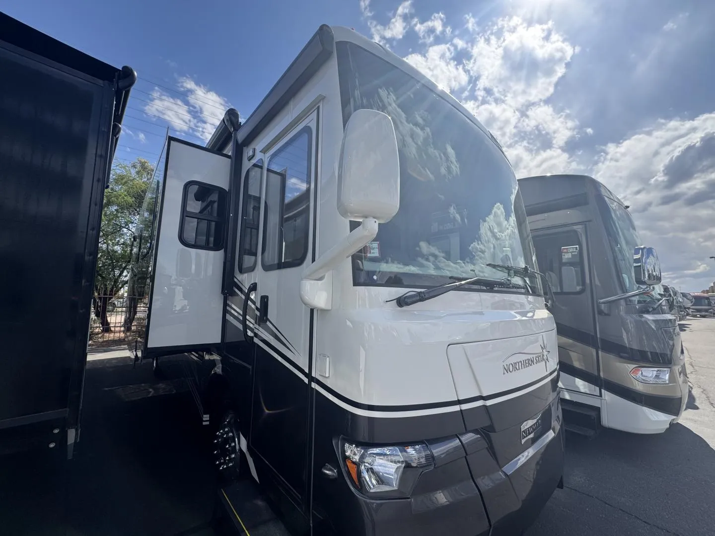 2025 Newmar Northern Star 3418 - Photo 2