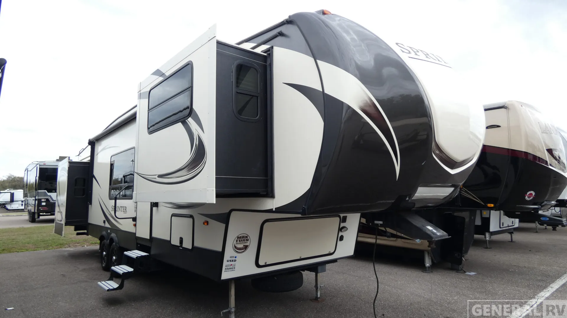2017 Keystone Sprinter 334FWFLS - Photo 2