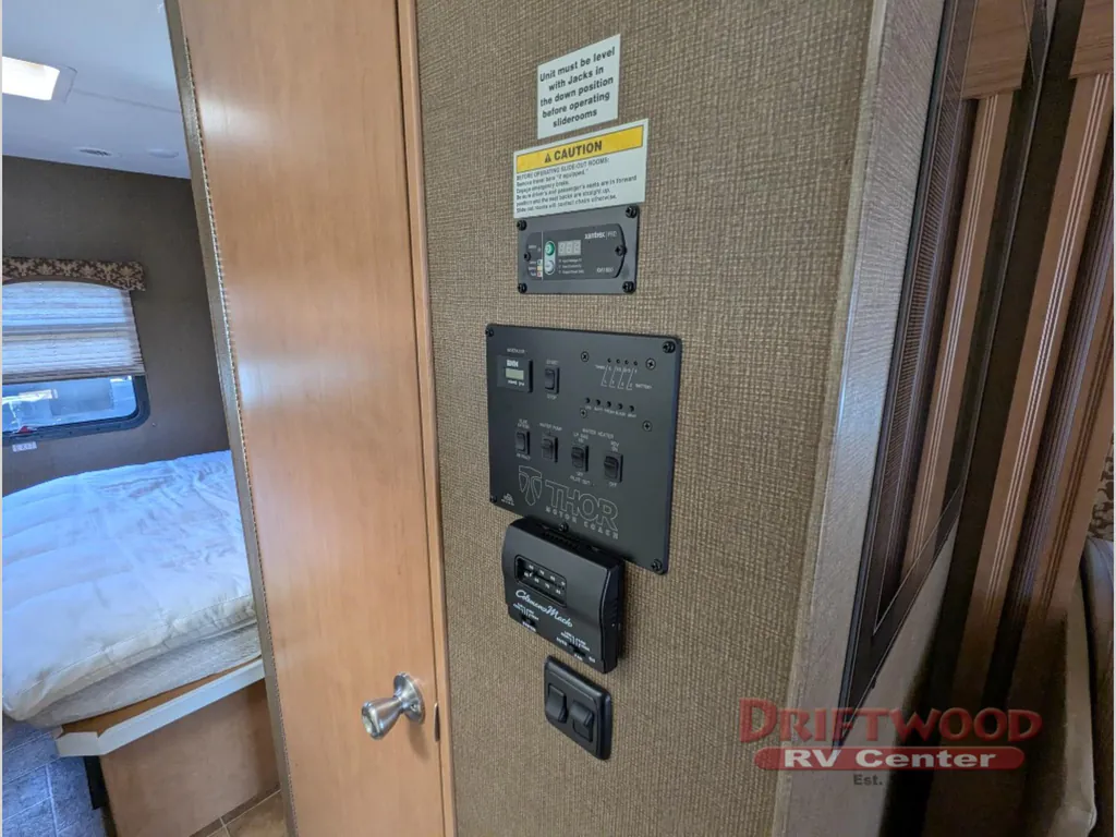 2016 Thor Motor Coach Hurricane 31S, Photos photo 27