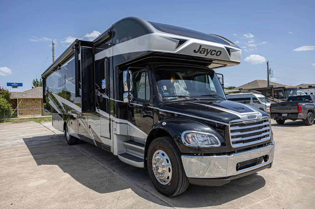 2025 Jayco Seneca 37M - Photo 3