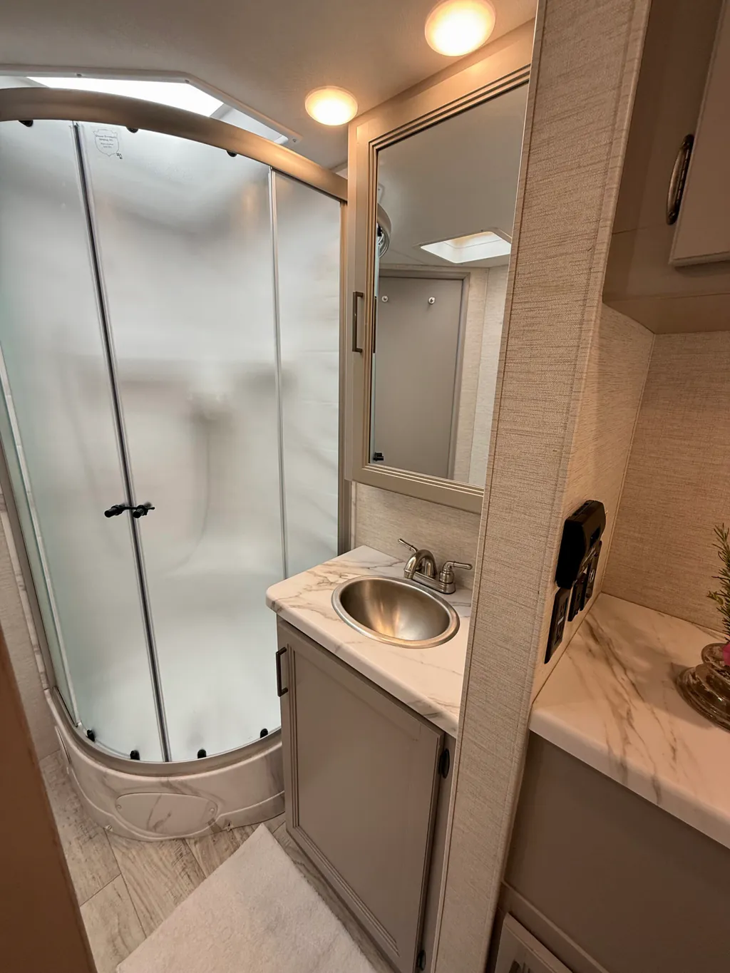 2024 Thor Motor Coach Chateau 31EV, Photos photo 21