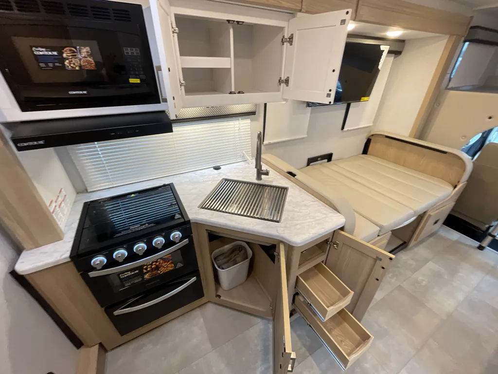 2026 Thor Motor Coach Freedom Elite 28HE, Photos photo 12