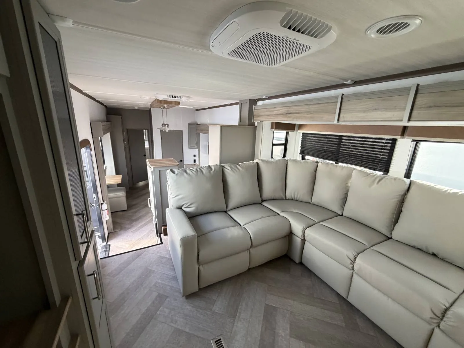 2026 Keystone Sprinter 3800FLB - Photo 3