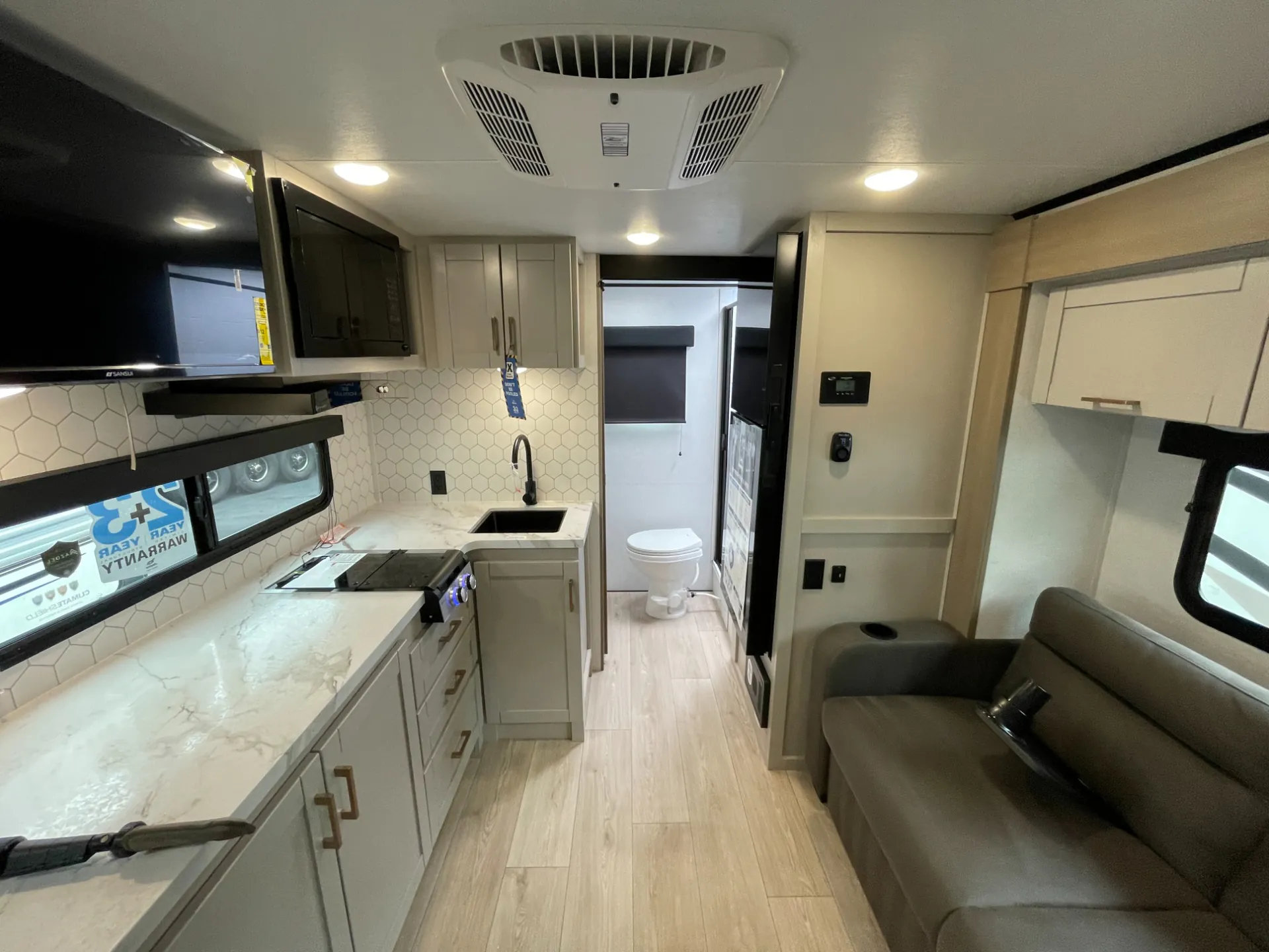 2027 Jayco Jay Feather Air 16RB - Photo 2