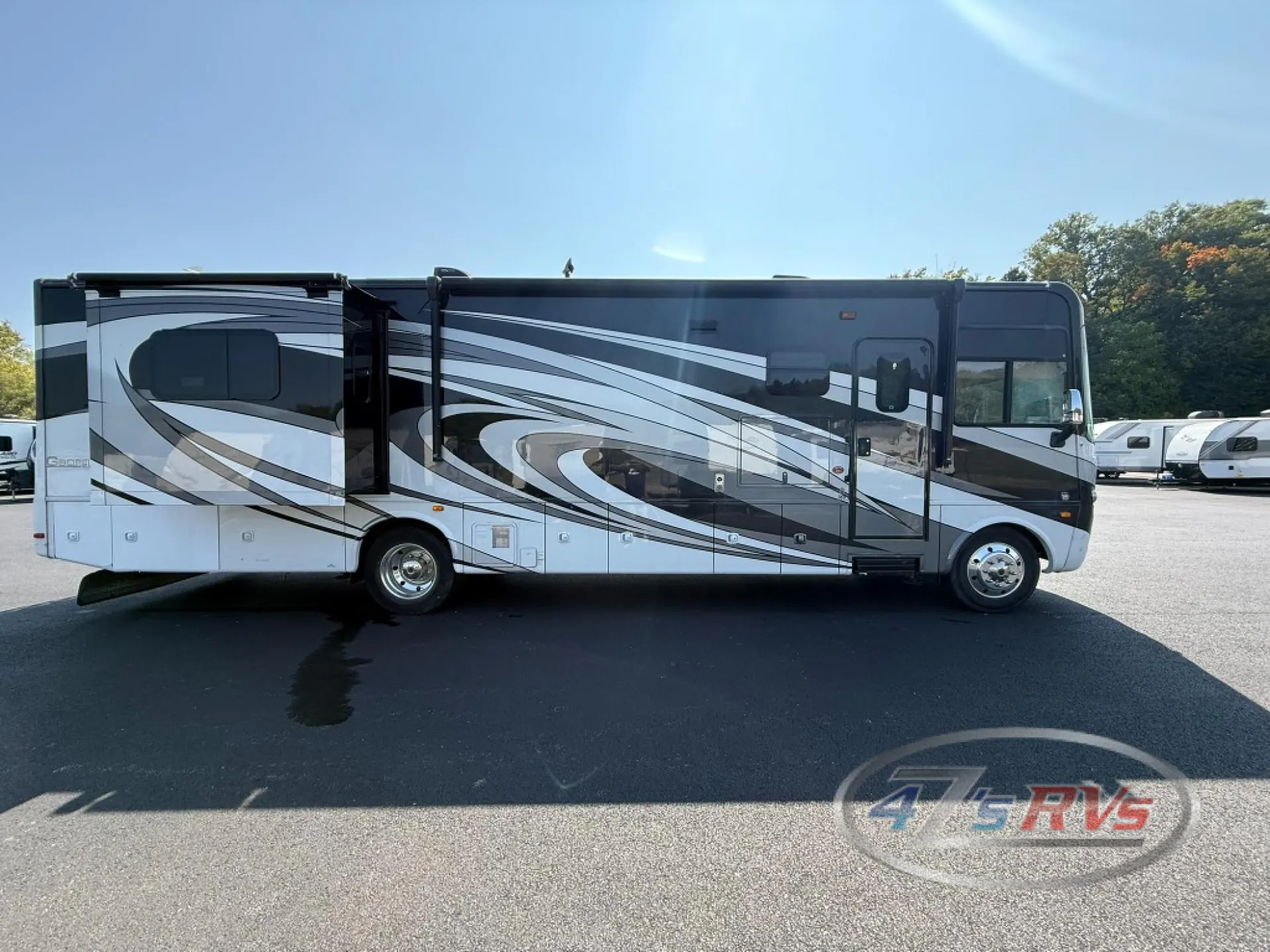 2019 Forest River Georgetown XL 369DS — Photo 5