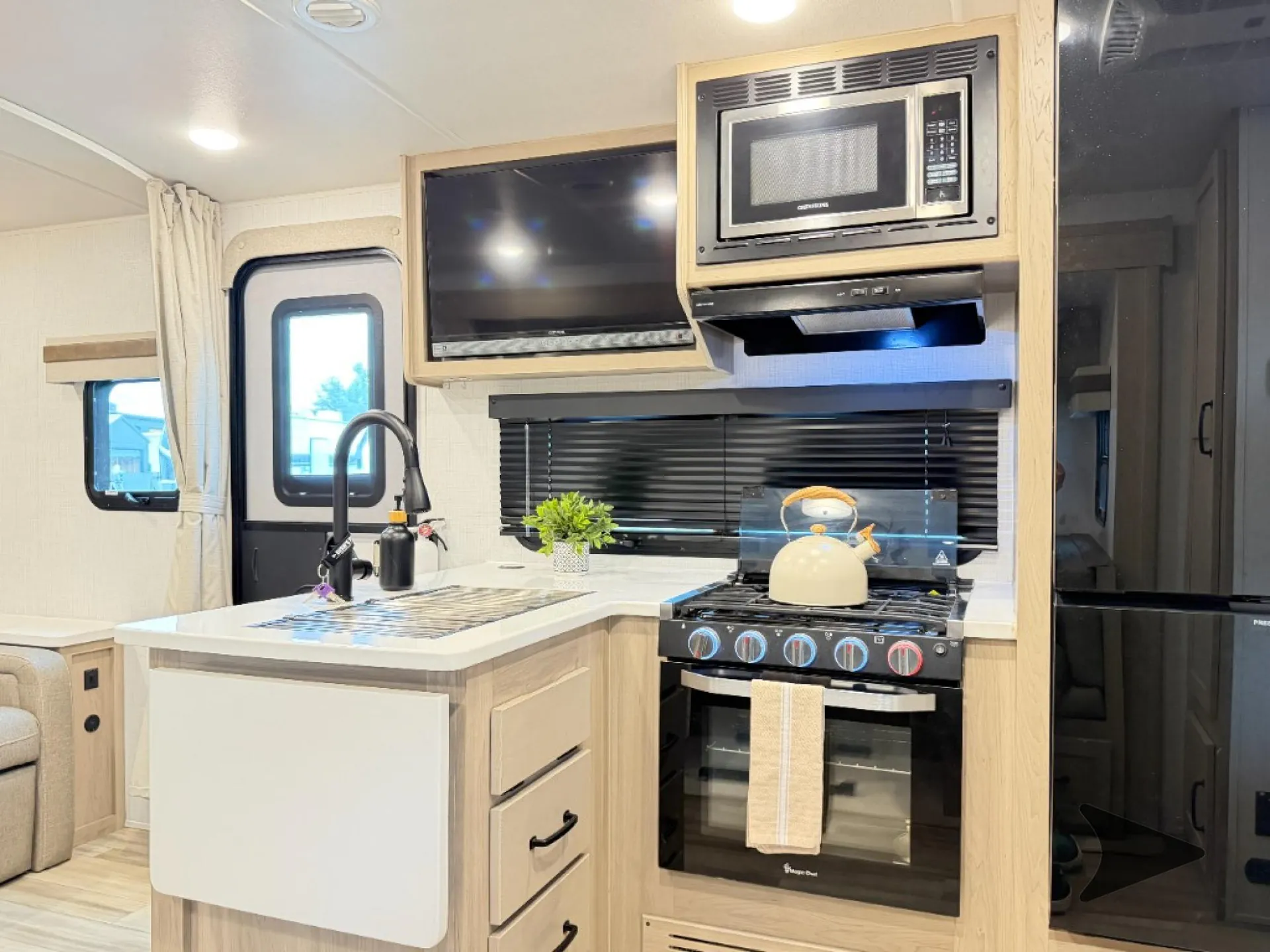 2024 Forest River Rockwood Mini Lite 2509S — Photo 6